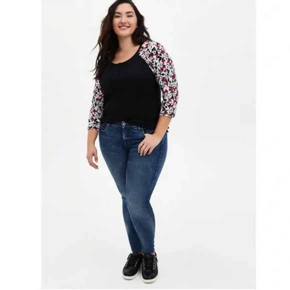 DISNEY MICKEY & MINNIE BLACK HENLEY RAGLAN TOP Size 1X (14-16) - Picture 3 of 5